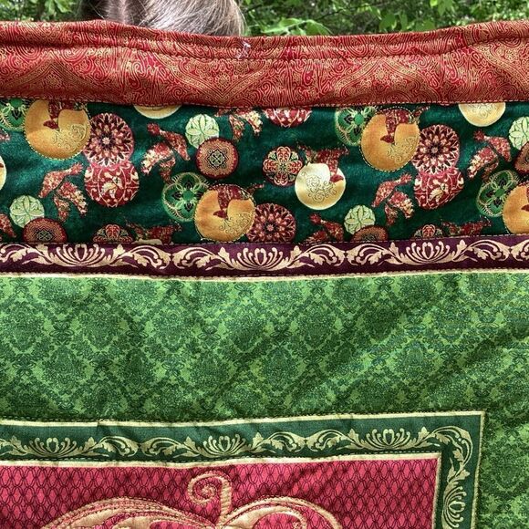 NWT. Hand Crafted Golden Reindeer Lap Quilt/Wall Hanging - Picture 4 of 13